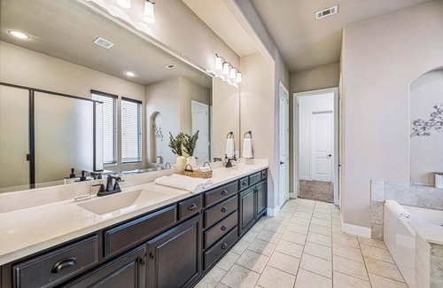 Plano House | Modern Escape with Theatre & Pool Table for Family Fun