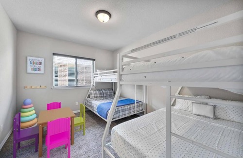 Plano House | Modern Escape with Theatre & Pool Table for Family Fun