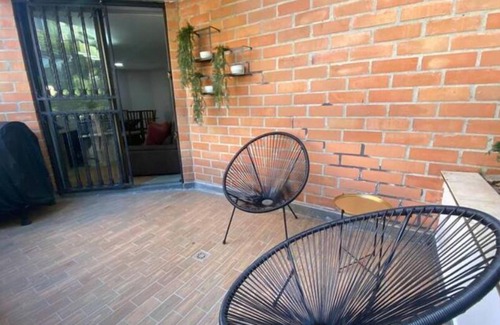 Villa Hermosa Apartment | Relaxing Nature Retreat: Modern Apartment with BBQ Patio