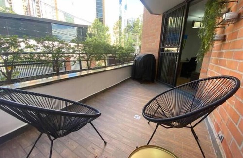 Villa Hermosa Apartment | Relaxing Nature Retreat: Modern Apartment with BBQ Patio