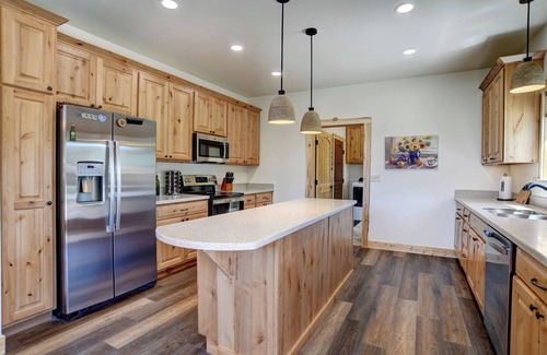 South Fork House | Exceptional New Mountain Cabin with Hot Tub & EV Charger