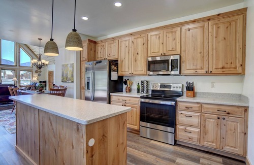 South Fork House | Exceptional New Mountain Cabin with Hot Tub & EV Charger