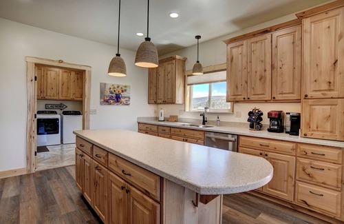 South Fork House | Exceptional New Mountain Cabin with Hot Tub & EV Charger
