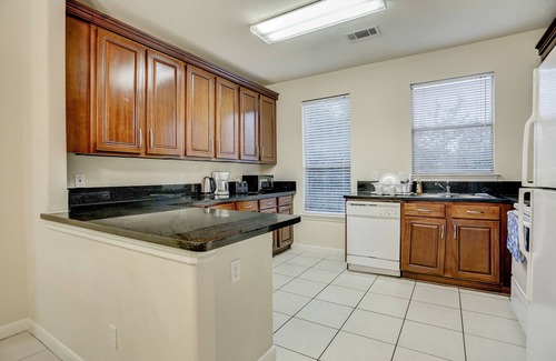 Spring Branch Central Condo | Modern 4-Bedroom Condo with Kitchen & Breakfast Included