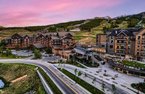 Peak 8 Apartment | Experience One Ski Hill Escape Condo with Hot Tub & Pool