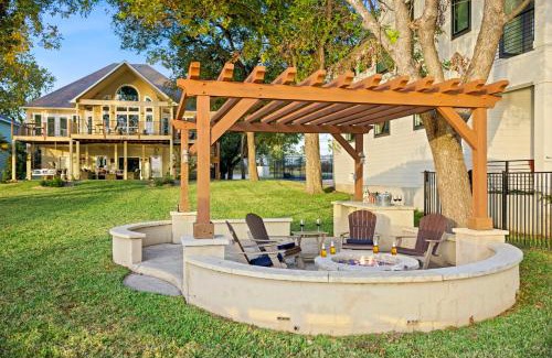 Kingsland House | Waterfront Retreat with Huge Yard - 4-Star Guest Rated!