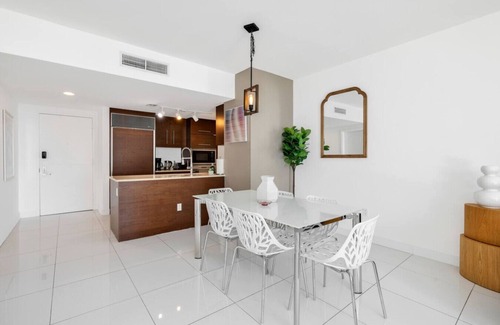 Downtown Miami Condo | W Hotel 24th Floor: Oceanfront Views with Pool & Spa