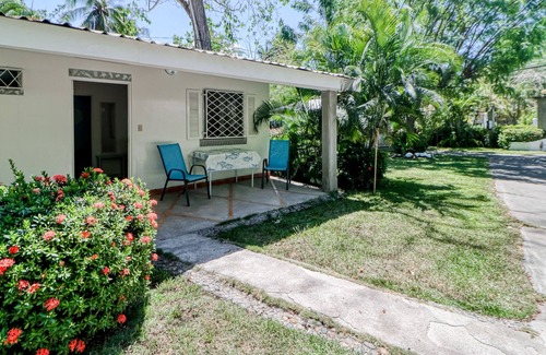 Puntarenas Villa | New listing! Relaxing Villa w/ shared pool & great location, access to the beach