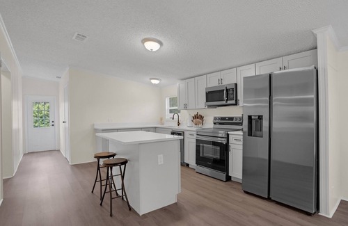 Groveland Cottage | NEW LISTING! Relaxing 4BR Hideaway in Groveland by RedAwning