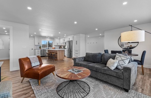 Bend House | Riverfront Retreat: Fire Pit, Kitchen & 10/10 Guest Rated!
