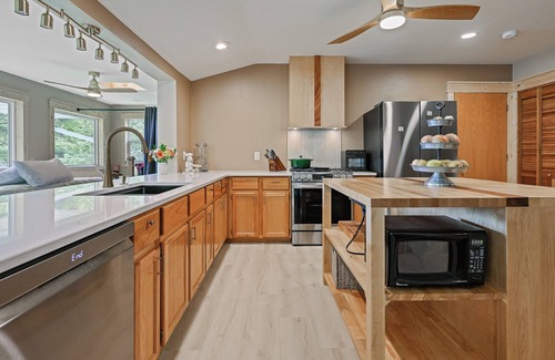 Suring House | New Listing! Sand Bar Resort – Updated 5BR with Lake Views & Big Yard