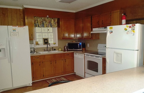 Summerton House | Lake Marion Retreat: Pet-Friendly, Sleeps 13 & Lake Views