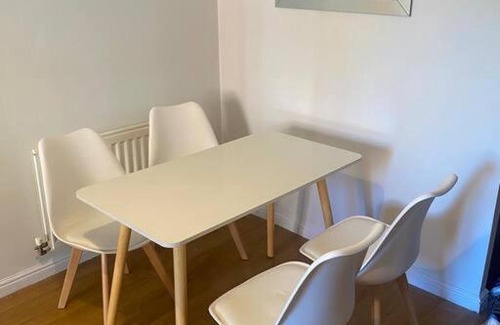 Colchester Apartment | Cozy One Bed Apartment for Families - Perfect Getaway!