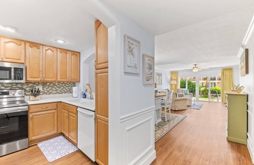 Butler Beach Condo | Oceanview 2BD Escape with Pool and Spa - Rated 10/10