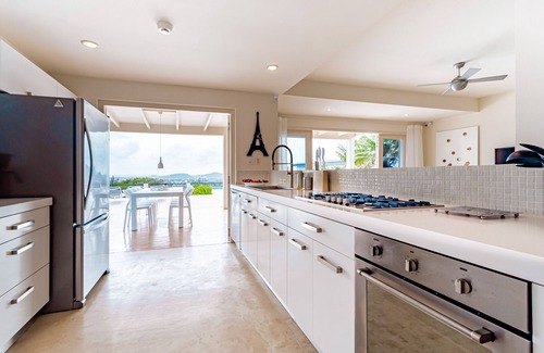 Santa Cruz House | New Listing: Scenic Views with Horizon Pool & Spa Amenities