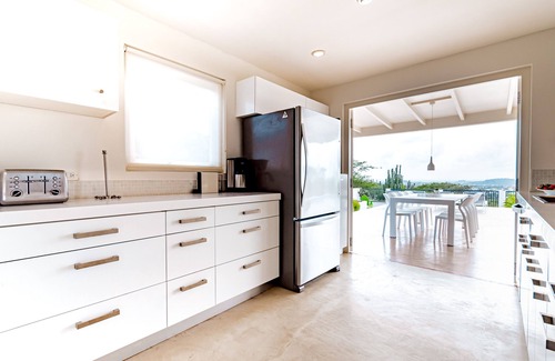 Santa Cruz House | New Listing: Scenic Views with Horizon Pool & Spa Amenities
