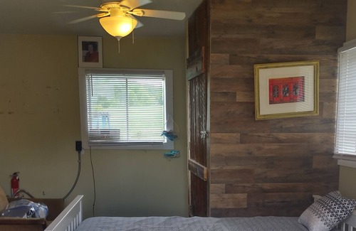 Ronda Cabin | NEW LISTING! THE ORANGE POPSICLE (Studio Cabin) - Handicap accessible by RedAwning
