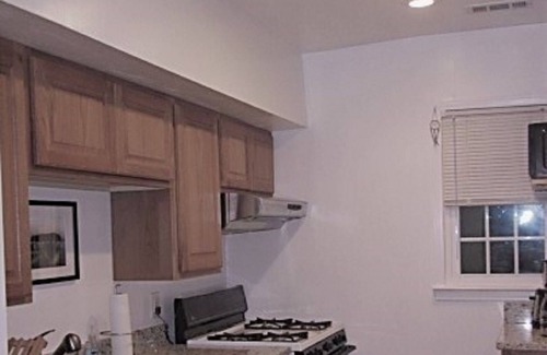 Charlottesville Condo | Peaceful Retreat Near Attractions with Spa & Hot Tub Access