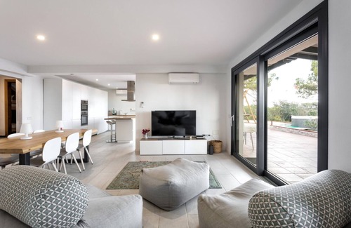 Arenys de Munt House | Discover Villa Costa Barcelona with Pool and Ocean Views!