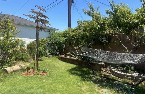Los Angeles House | New Garden Home Near SoFi Stadium with Family-Friendly Amenities
