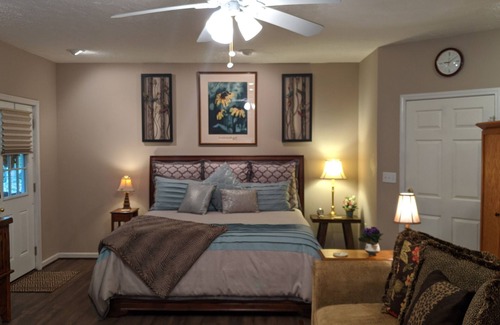 Hendersonville Resort | Experience Serenity: Your Ideal Mountain Getaway Awaits