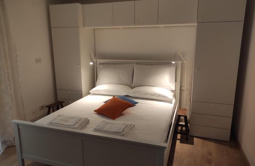 Montecalvario House | Perfect New Little House: Pet & Child Friendly Retreat