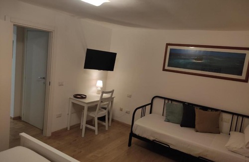 Montecalvario House | Perfect New Little House: Pet & Child Friendly Retreat