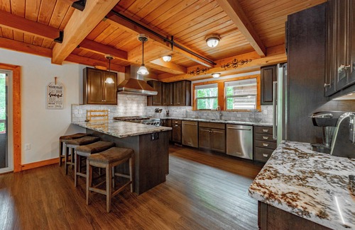 Waterfront Greens House | Experience Livin' On A Whim: Lakefront Hot Tub Retreat