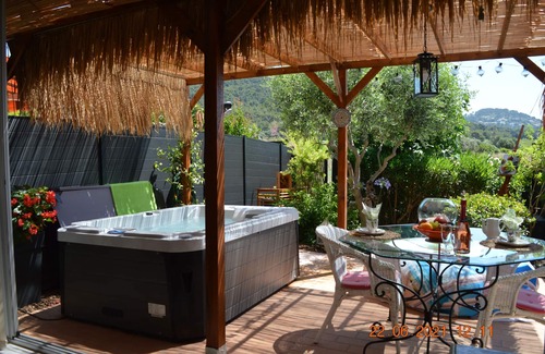 Carqueiranne Apartment | Cozy Loft for 2 with Sauna & Jacuzzi Near the Sea