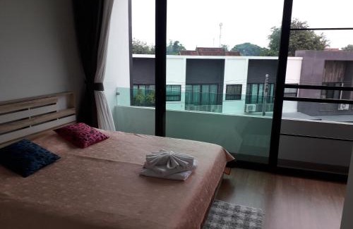 Ban Waen House | Modern Loft Home with Pool & Hot Tub, Rated 9.4/10