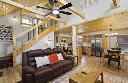 Maggie Valley Cabin | Experience Year-Round Access at a New Log Cabin Retreat