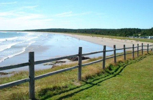 L'Ardoise West House | Inviting Log Home with Ocean View in Acadian Village