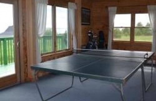 L'Ardoise West House | Inviting Log Home with Ocean View in Acadian Village