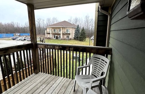 Collingwood House | Relaxing Spa Ski Retreat at 165B for Your Family Adventure