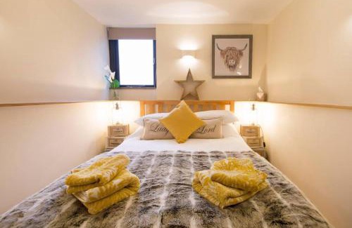 Stow-on-the-Wold House | Inviting New Loos Cottage at Old School Court - Guest Rated 9.5