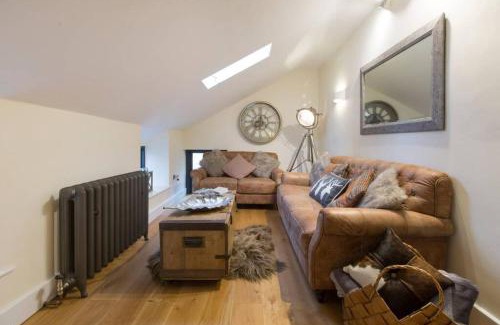 Stow-on-the-Wold House | Inviting New Loos Cottage at Old School Court - Guest Rated 9.5