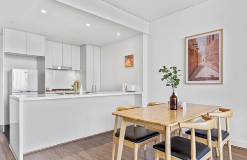 Sydney Olympic Park Apartment | Prime 2 Bedroom Apartment in Olympic Park - Rated 10/10!