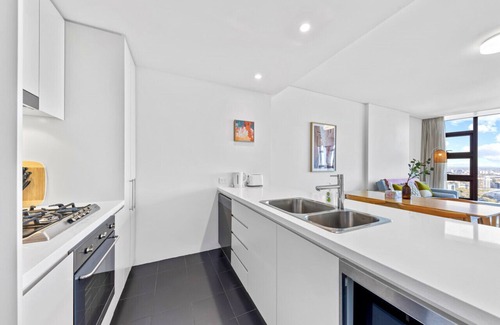 Sydney Olympic Park Apartment | Prime 2 Bedroom Apartment in Olympic Park - Rated 10/10!
