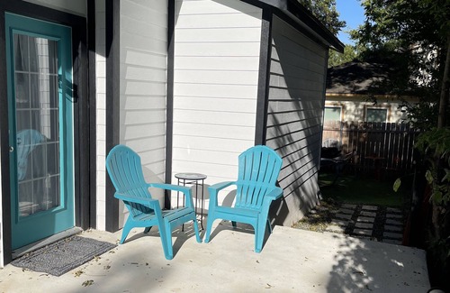 Lockhart House | Guest Rated: 10/10 Lockhart Home with Inviting Lawn