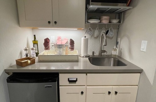 Napa Apartment | Relaxing Spa Retreat Steps from Downtown and Wineries