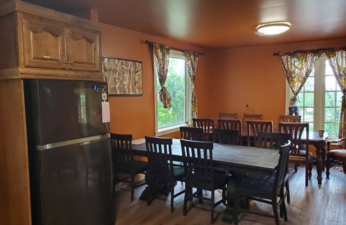 Hot Springs House | Exceptional 8-Bedroom Retreat in Downtown Hot Springs