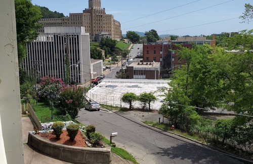 Hot Springs House | Exceptional 8-Bedroom Retreat in Downtown Hot Springs