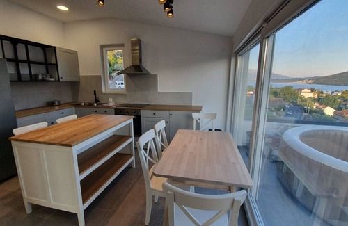 Denovici Apartment | New Apartment Just 10 Minutes from the Beach, Pet Friendly