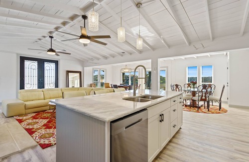 Pedernales Bend House | New Lux House: Pet-Friendly Retreat with Swim Spa & Views