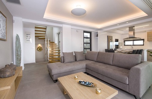Kato Galatas Villa | New Villa with Private Pools, Sauna & Hot Tub - Ideal Getaway