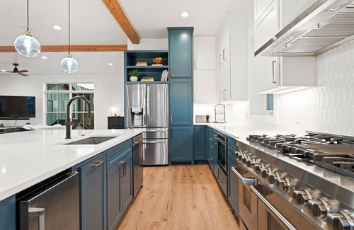 Granite Shoals House | NEW Luxe LBJ Lakefront w/sunset views, pool & hot tub; perfect for large gatherings!