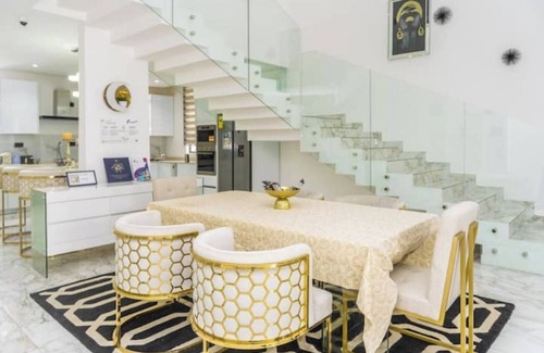 Labone House | Exceptional 3-Bedroom House Near Airport with Breakfast
