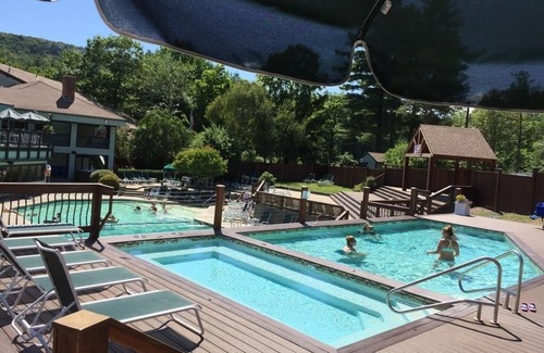 Campton House | Explore Waterville Estates: Breathtaking Views & Hot Tub