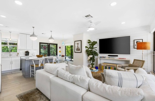 Southside House | Beautiful Villa with Pool & Ocean View in West Palm Beach