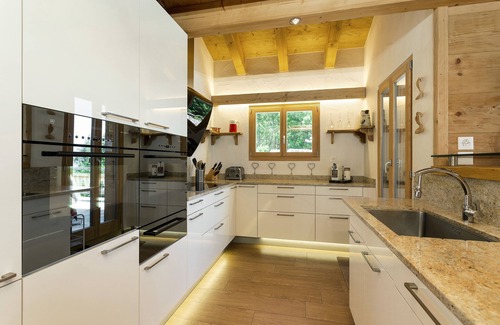 Mayens-de-Riddes Ski Chalet | Chalet Charbray: 10/10 Rated Retreat with Hot Tub & Sauna
